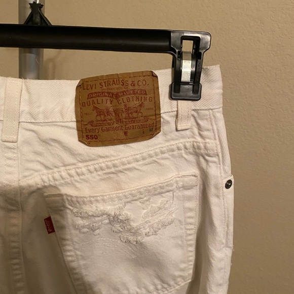 Levi’s Distressed 550 Jeans - Picture 7 of 7